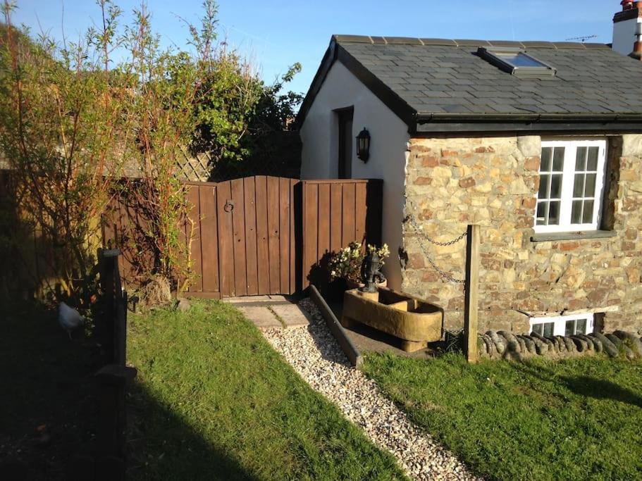 Coastal Cottage 'The Garden Cottage ' Hartland Kültér fotó